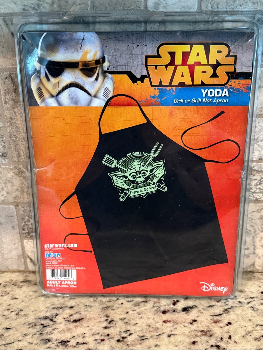 NWT Disney Star Wars Yoda Grill or Not to Grill Apron